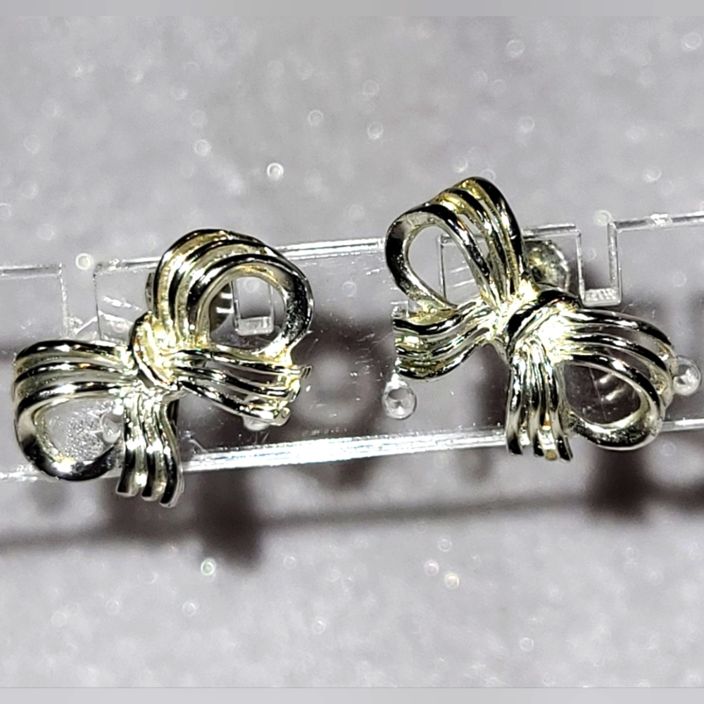 Vintage Silver Tone Bow Screwback Earrings
